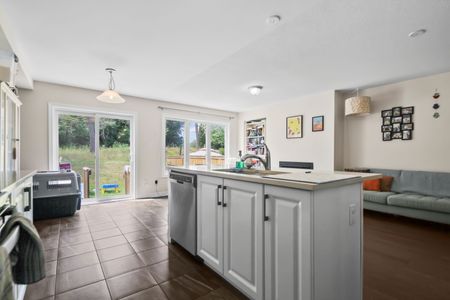 For Lease - 209 Hartsmere Drive, Stittsville - Munster - Richmond, Ontario - Photo 4