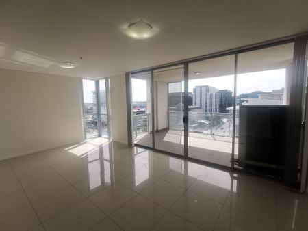 Spacious & Modern 3 bedroom apartment on level 8. - Photo 5