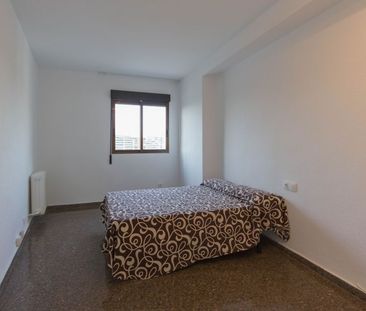 Flat with garage in the same building in Paseo de la Petxina. - Photo 3