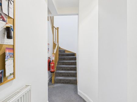 4 bedroom flat to rent - Photo 4