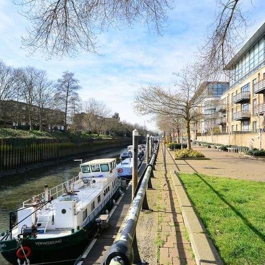 Ferry Quays, Brentford, TW8 - Photo 1