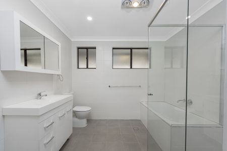 Modern 3 bedroom house - Photo 5