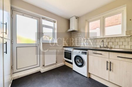 Colyer Close, London, SE9 3QG - Photo 4