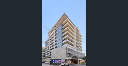 Luxury Apartment Convenience - Photo 4