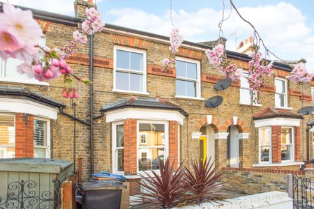 Hardy Road, London, SW19 ground floor flat to rent - Photo 2