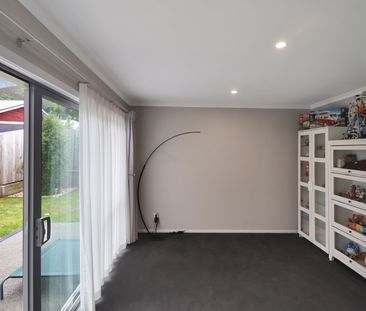 Modern Three-bedroom Home - Photo 5