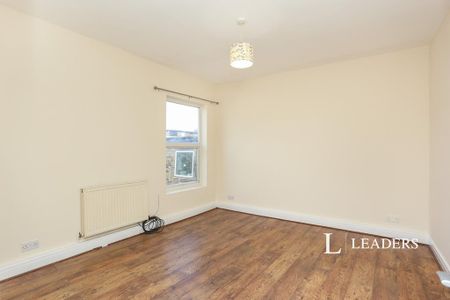 3 bedroom flat to rent - Photo 5