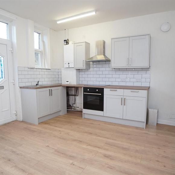 3 bedroom end of terrace house to rent - Photo 1
