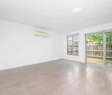 Spacious Two Bedroom Unit! - Photo 1