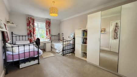 4 Bedroom House - Photo 2
