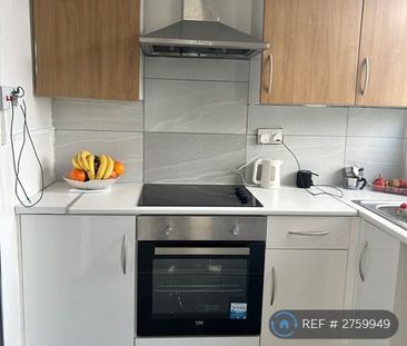 3 bedroom semi-detached house to rent - Photo 6