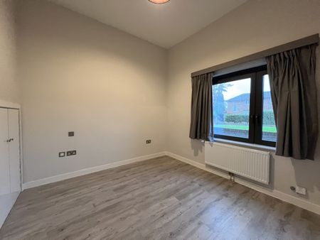 Murray Green, Woking, Surrey, GU21 - Photo 3