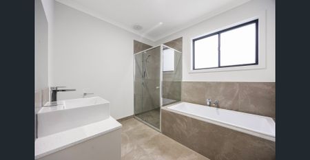 SPACIOUS FAMILY HOME - Photo 2