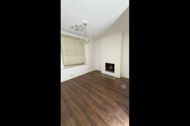 1 Bed Flat, Southolm Street, SW11 - Photo 1