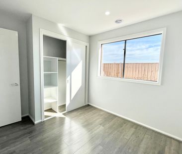 Modern Family Living in the Heart of Thornhill Park Estate - Photo 5