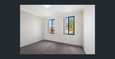 Three Bedrooms Two Bathrooms Townhouse Coming Out! - Photo 4