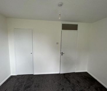 2 bedroom semi-detached house to rent - Photo 5