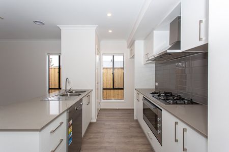 75 Fountain Drive, Beveridge VIC 3753 - Photo 3