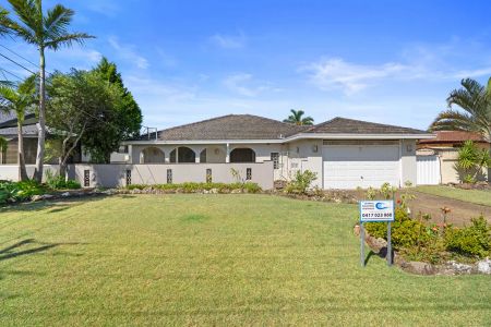 “Waterfront Family Home in Convenient Location” - Photo 2