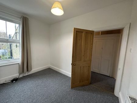 4 bedroom end of terrace house to rent - Photo 2