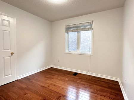 For Lease - 28 Voysey Way, Markham, Ontario - Photo 2