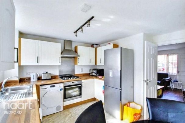 3 bedroom end of terrace house to rent - Photo 1