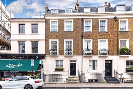 A bright maisonette arranged across the first, second and third floors of a period building within Belgravia. - Photo 4