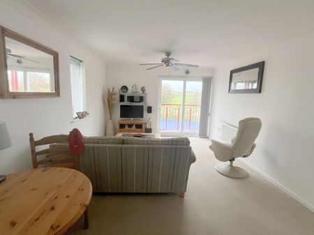 2 bedroom flat to rent - Photo 4