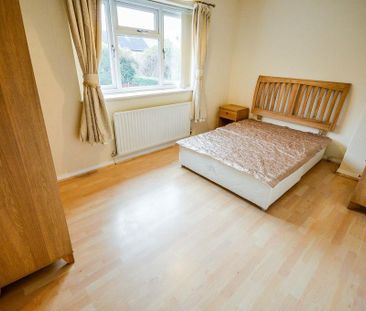 3 bedroom end of terrace house to rent - Photo 2