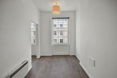 3 bedroom flat to rent - Photo 2