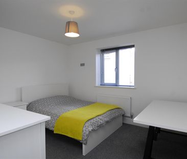 Belgrave Manor Apt 6, Plymouth - Photo 2