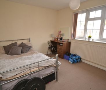 4 bed Mid Terraced House for Rent - Photo 5