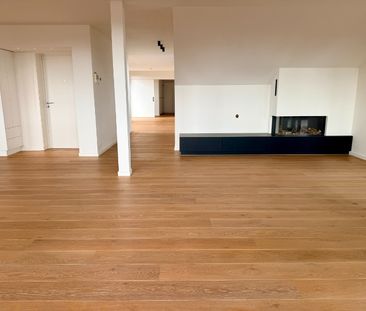 PENTHOUSE SERVICEFLAT MET 3 SLPK, 2 BADK, 2 TERRASSEN - Photo 3