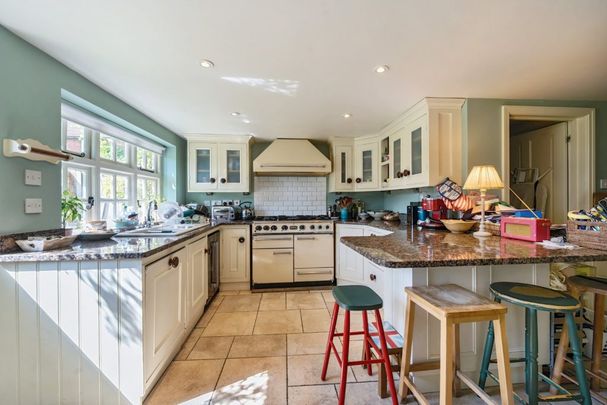 4 Bedroom House - Bentley, Farnham - Photo 1