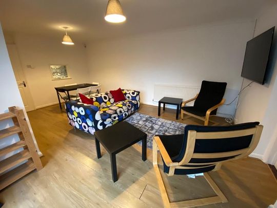 5 bedroom detached house to rent - Photo 1