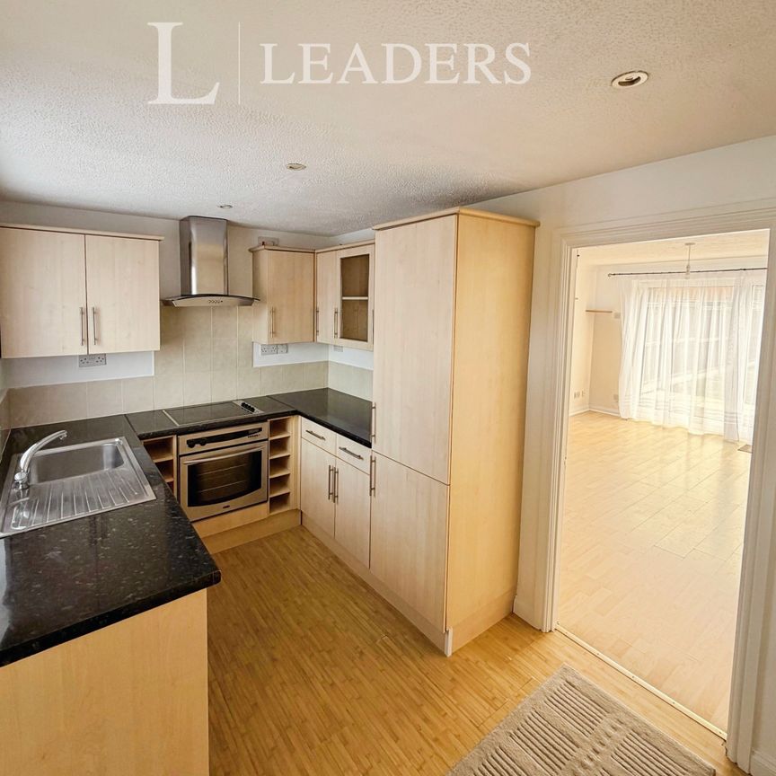 2 bedroom mid-terrace to rent Merstham Drive, Cann Hall - Photo 1