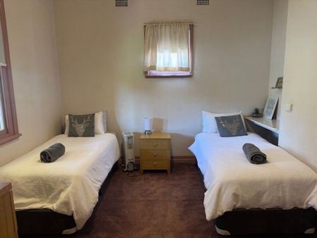 Tamworth Furnished Accommodation - West Tamworth - Photo 3