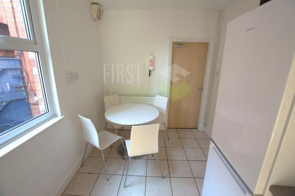 4 bedroom terraced house to rent - Photo 1