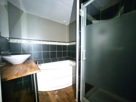 Location Appartement 2 pièces 62m² LINSELLES 59126 - Photo 4