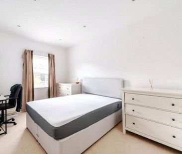 1 Bedroom Flat / Apartment - Sparkford Road, Winchester - Photo 1