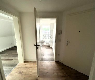 Kleine Dachgeschosswohnung in Gelsenkirchen Bismark - Foto 1