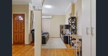 Bright, Cozy & Ready to Call Home – 20 Charford Street! 🔑 - Photo 4