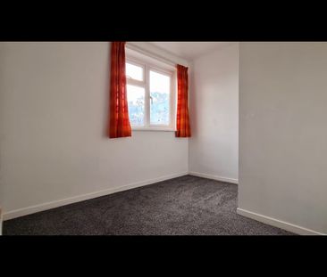 3 Bed Terraced House, Radstone Walk, LE5 - Photo 3