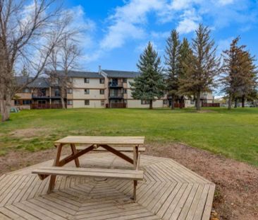- 2 Bedroom at Westwood Apartments - Photo 3