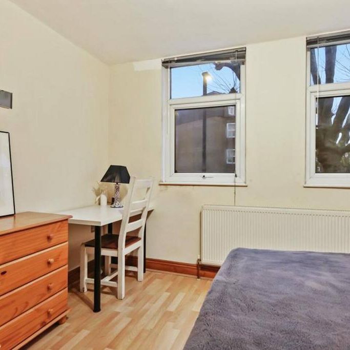 1 bedroom in a house share to rent - Photo 1