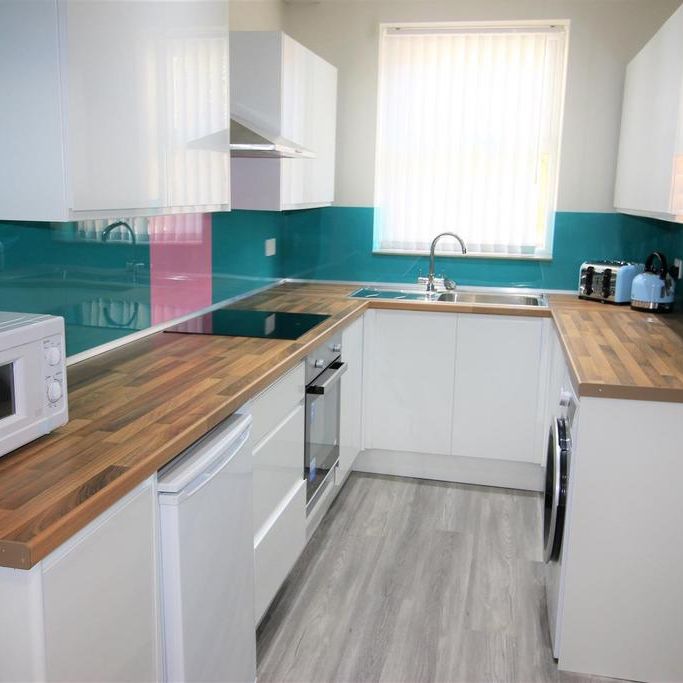 3 bedroom private hall to rent - Photo 1