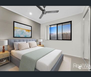 Stylish, Low-Maintenance Living in a Prime Location - With RealWay ... - Photo 5