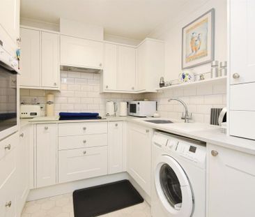 1 bedroom retirement property to rent - Photo 5