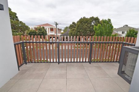 Modern Apartment in the Heart of Bentleigh - Photo 5