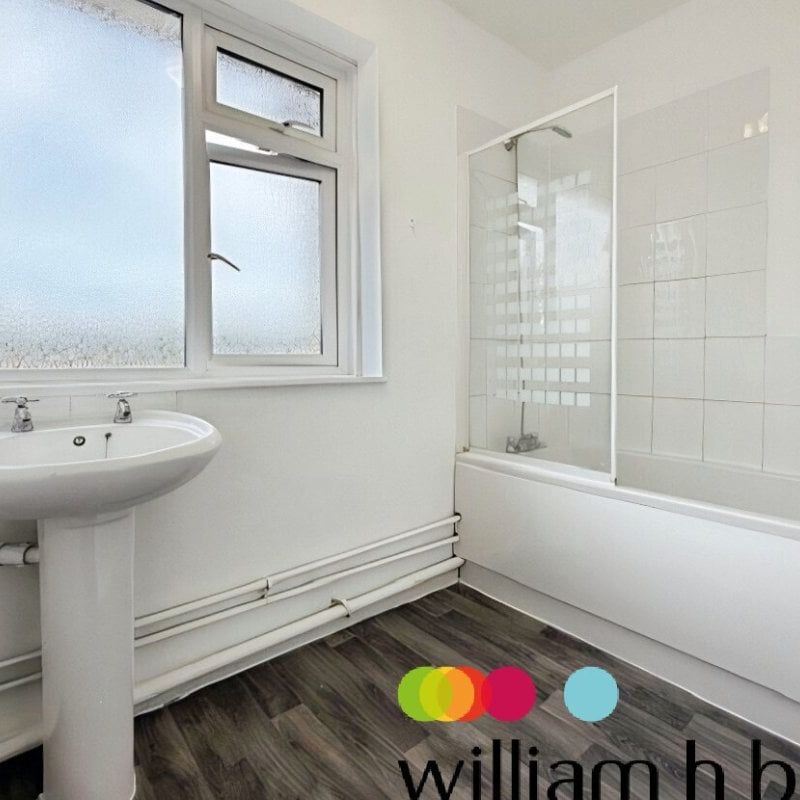 St Lukes Close - Photo 1